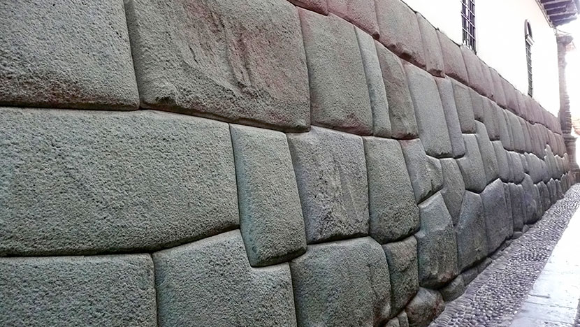 Muro de la calle Hatun Rumiyoq