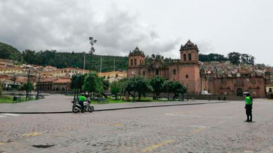 Plaza de armas del Cusco vacía