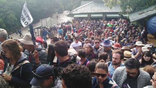 Colas de turistas en Machu Picchu