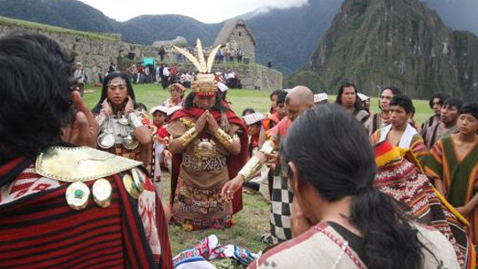 Pago a la tierra con la participación del Inca